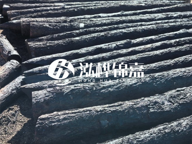 經(jīng)過(guò)防腐處理的松木樁價(jià)格貴多少？炭化處理的松木樁貴多少？