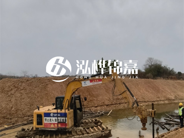 松木樁批發(fā)廠家泓樺錦嘉-河道駁岸樁選松木還是杉木更經(jīng)濟？