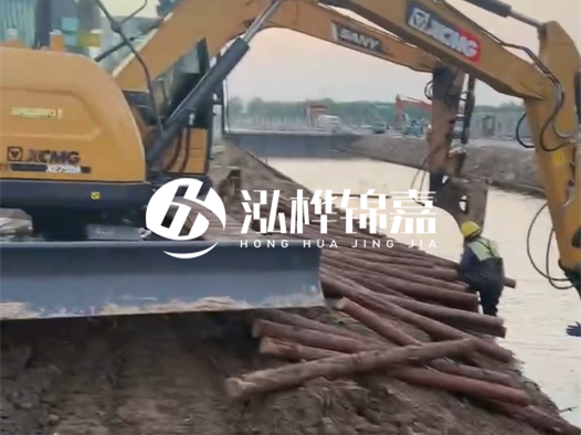 松木樁廠家泓樺錦嘉-4米和6米松木樁分別適合什么工程場景？