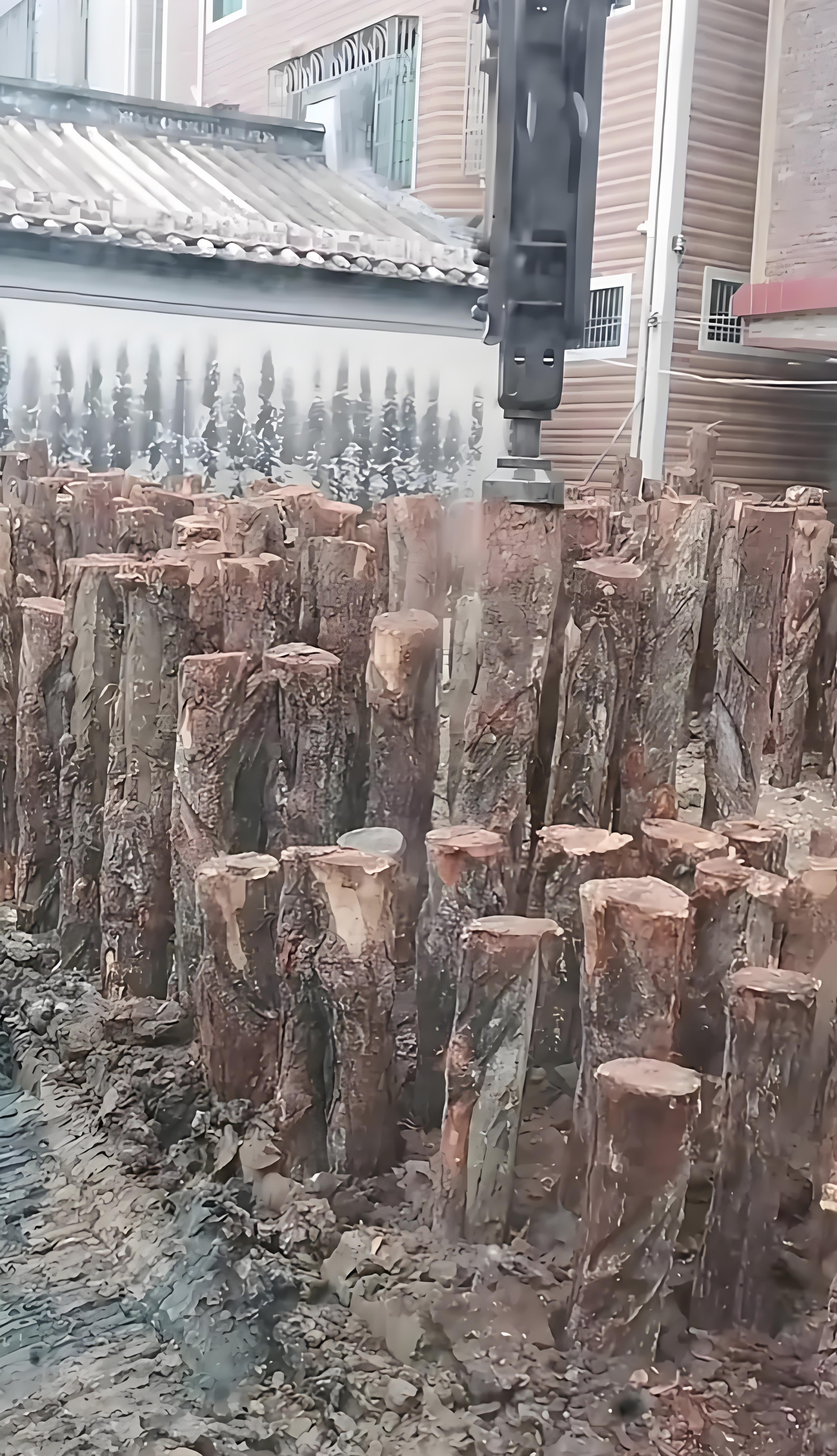 松木樁廠家泓樺錦嘉 - 河道駁岸樁和混凝土駁岸哪個(gè)更劃算？